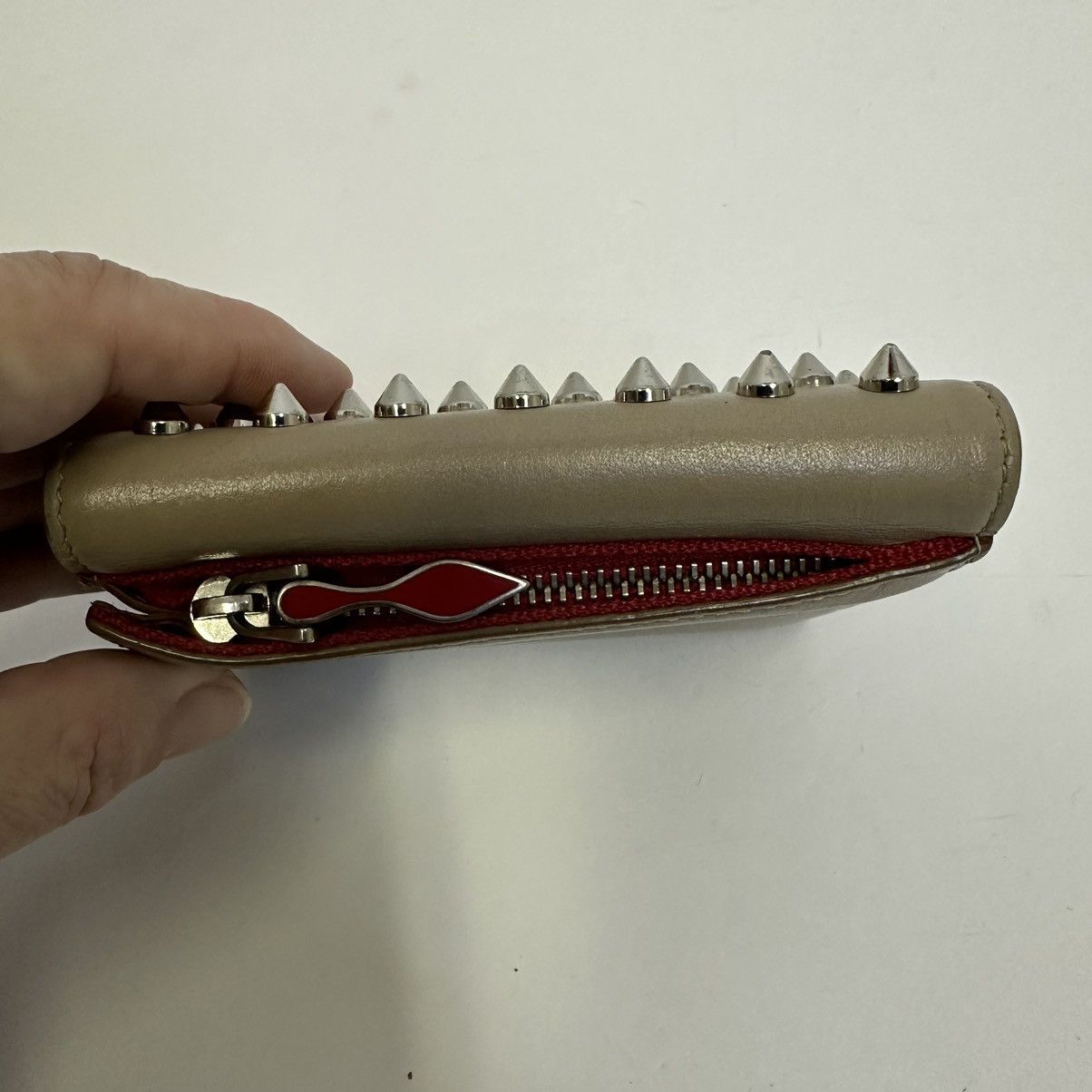 Christian Louboutin Christian Louboutin Spiked Leather Wallet Beige w Red Size ONE SIZE - 10 Thumbnail