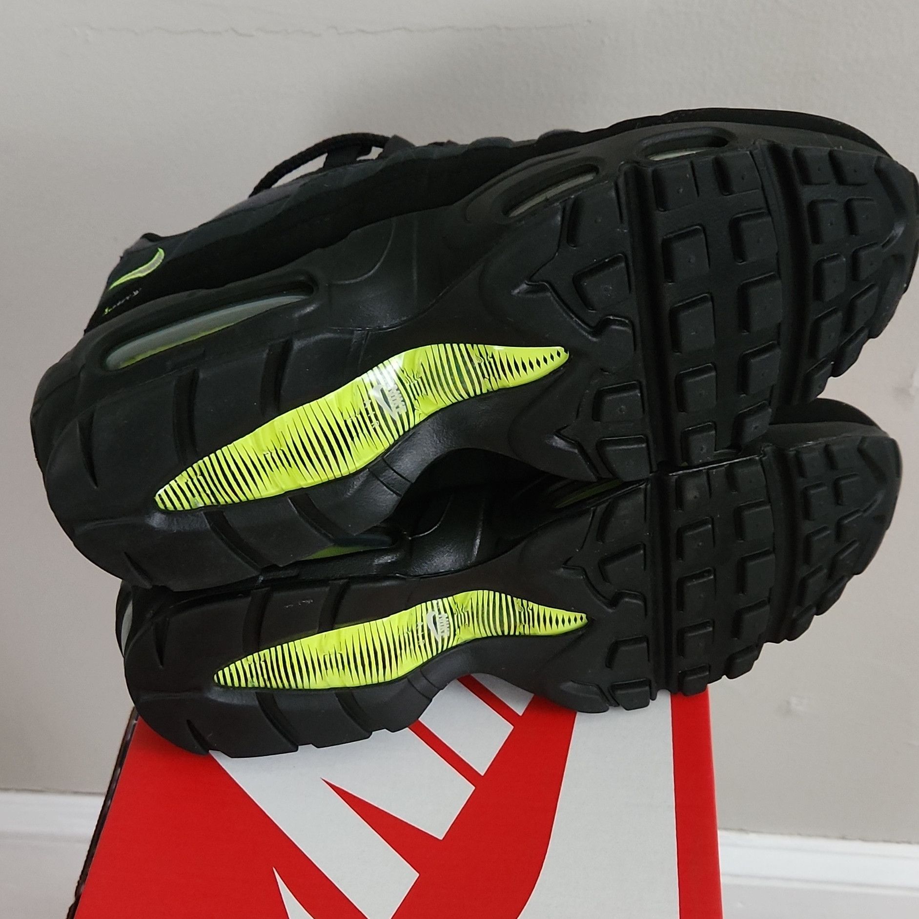 Nike Nike AM95 Smoke/Volt Size US 7.5 / EU 40-41 - 4 Thumbnail