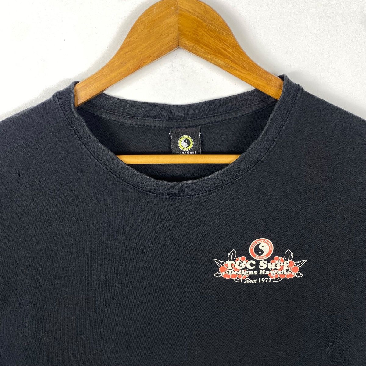 Vintage Vintage T&C Surf Designs Hawaii Love Each Other Graphic Surf Size US L / EU 52-54 / 3 - 5 Thumbnail