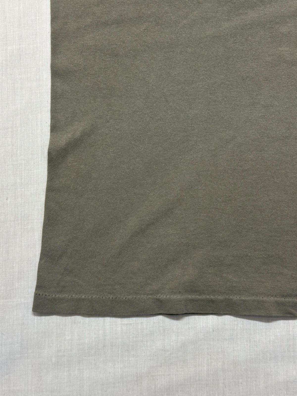 Vintage vintage 1990s Davy Jones skull flag t-shirt . Size US M / EU 48-50 / 2 - 8 Thumbnail