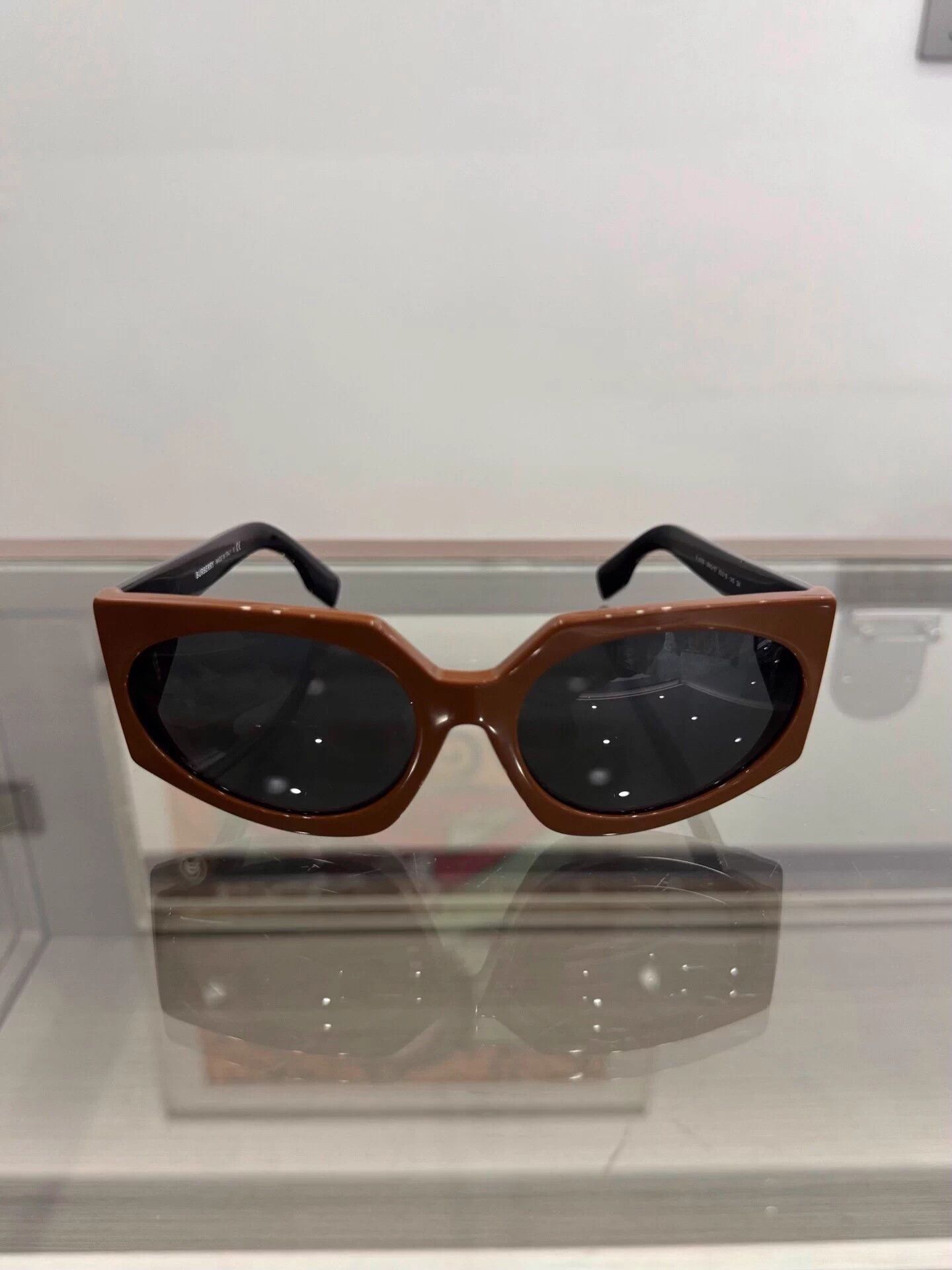 Burberry Burberry side logo colorblock black/brown sunnies Size ONE SIZE - 3 Thumbnail