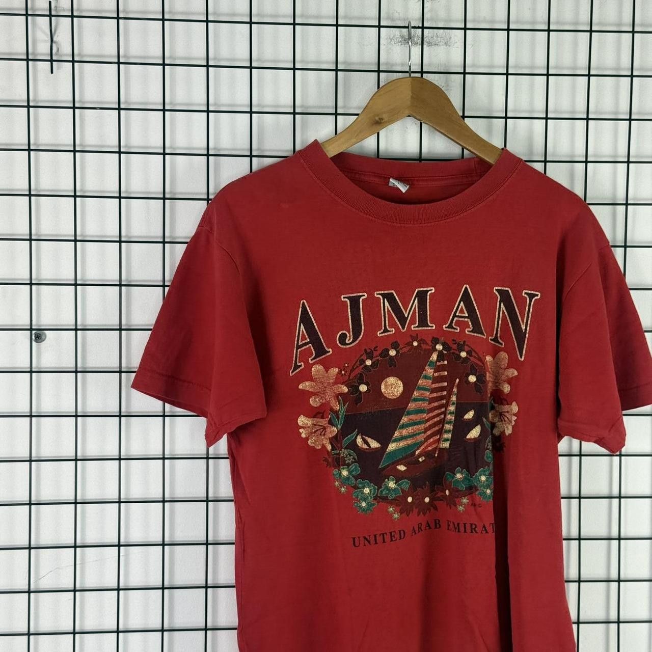 Vintage Vintage T shirt Graphic Tee Souvenir UAE Spellout 90s Size US M / EU 48-50 / 2 - 4 Thumbnail