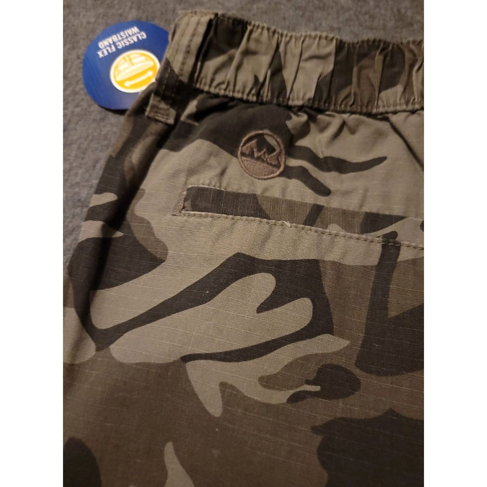 Wrangler Wrangler Cargo Shorts Men's 32 NWOT Flex Waistband Casual Outdoors Multicolor Camouflage Rip Stop Pocket Cargo Outdoor Military Theme Mens Size US 32 / EU 48 - 8 Thumbnail