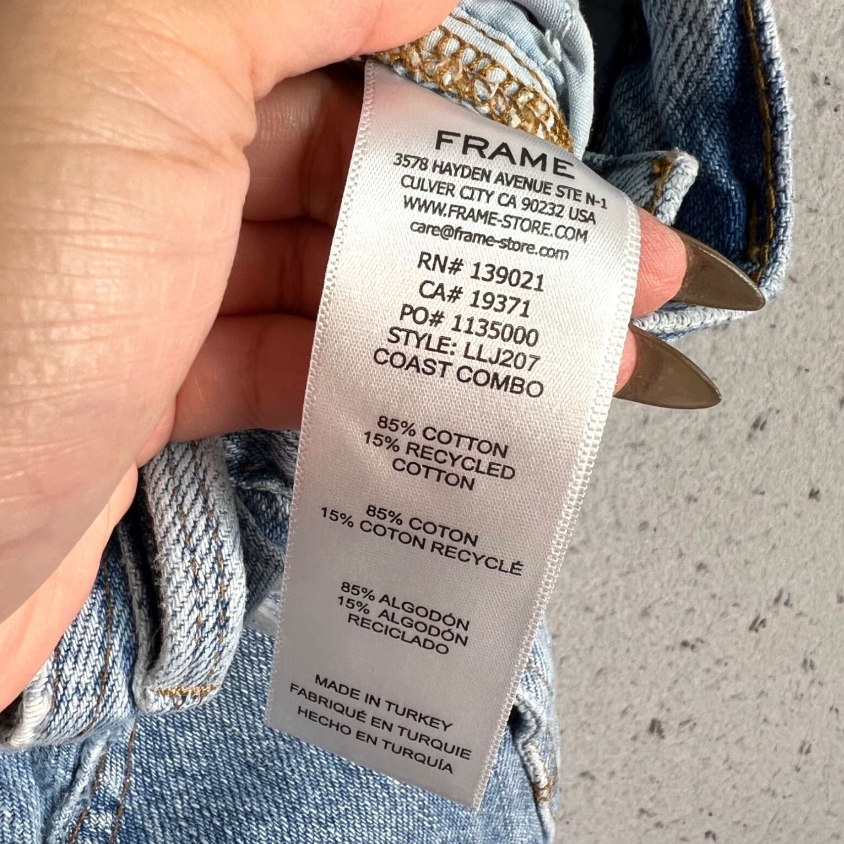 Frame VINTAGE FRAME Distressed Tapered Leg Jeans Size 24 Light Wash Denim Womens Size 42" / US 20 - 4 Thumbnail