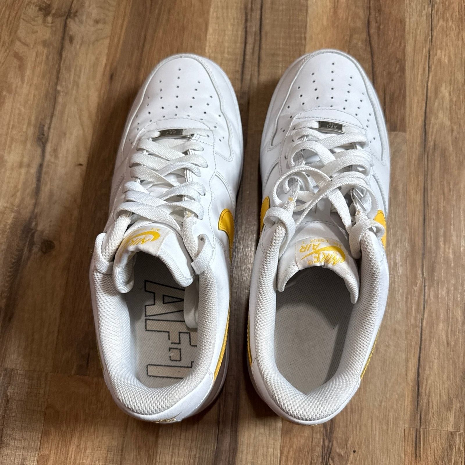 Nike 2009 Nike Air Force 1 White varsity Maize Size US 10.5 / EU 43-44 - 2 Thumbnail
