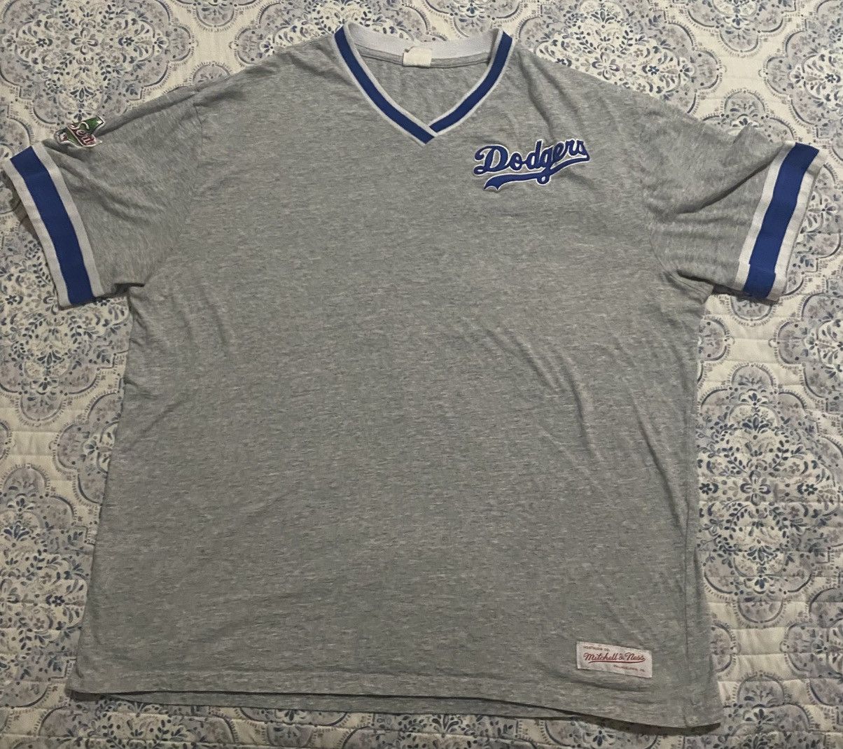 Mitchell & Ness Mitchell & Ness LA Dodgers V-Neck Shirt Size 2XL Size US XXL / EU 58 / 5 - 1 Thumbnail