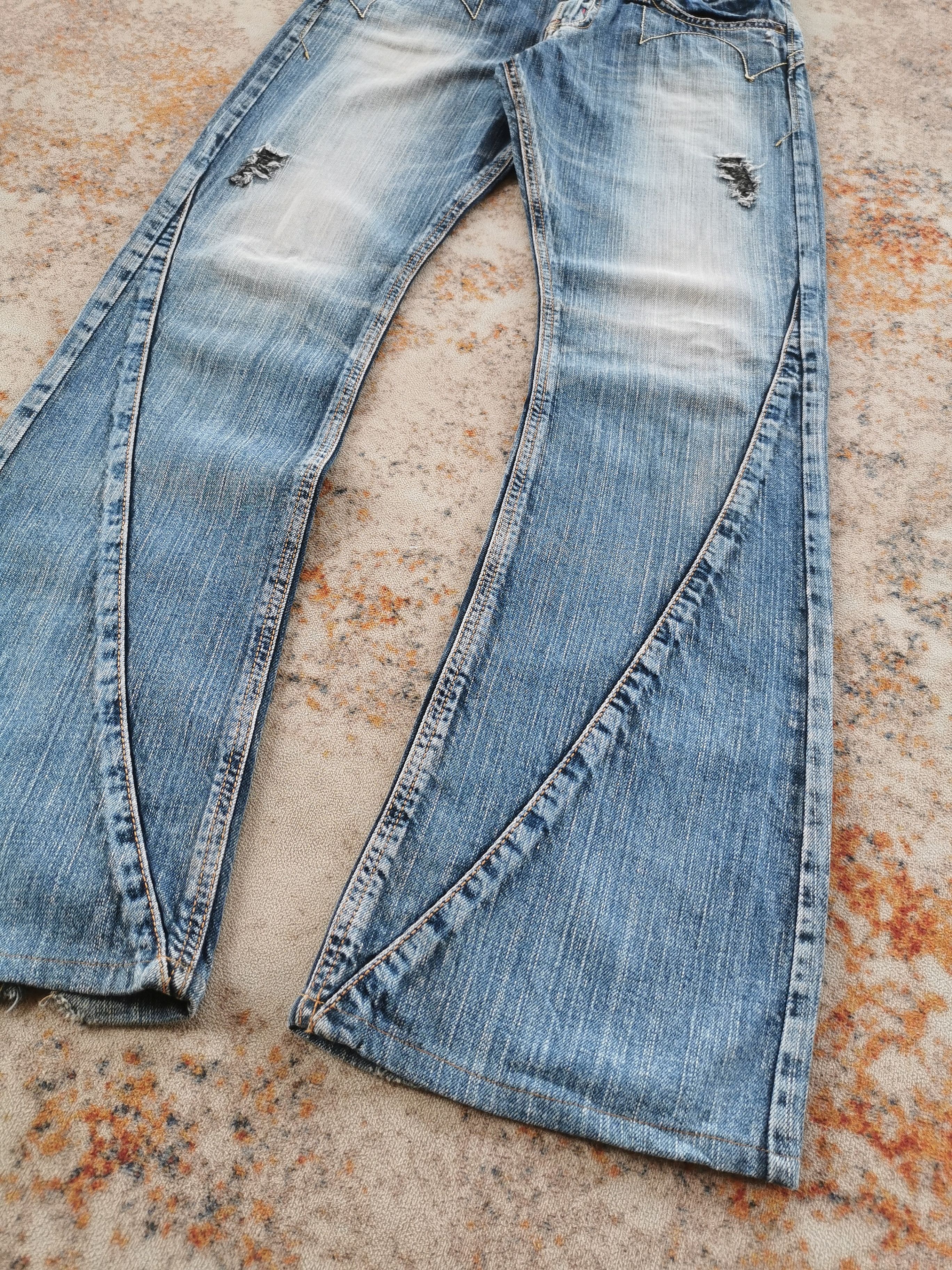 Edwin Rare Edwin Distressed Twisted flared Jeans Size 31x32 Size US 31 - 2 Thumbnail