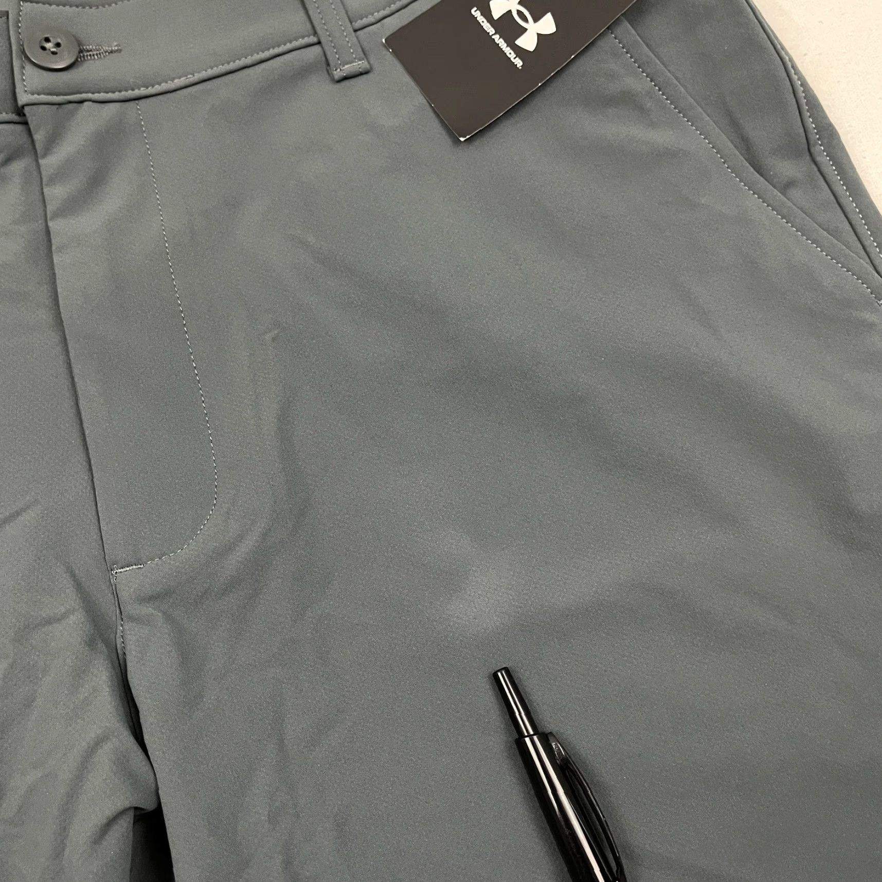 Under Armour Under Armour UA Tech Shorts Men 38 x 10" Gray Chino Stretch Performance Golf Casual Pockets Belt Loop Logo Regular Size US 38 / EU 54 - 7 Thumbnail