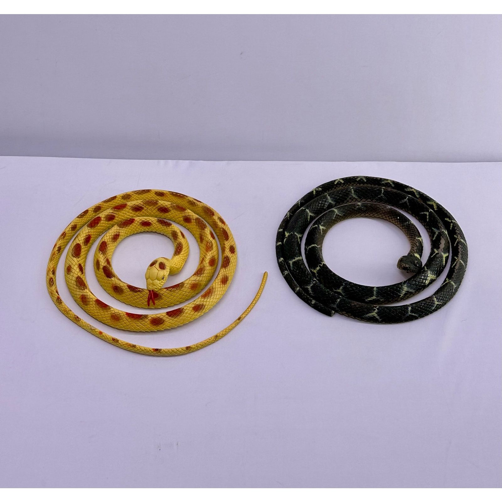& Other Stories Plastic Snakes Bundle Of 2 Green And Tan 56” long Size ONE SIZE - 1 Thumbnail