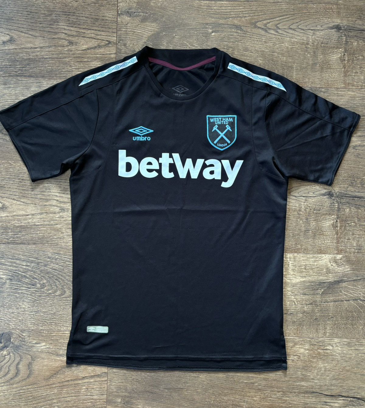 Umbro Jersey West Ham United 2017/2018 Umbro Soocer sz L Size US L / EU 52-54 / 3 - 1 Thumbnail