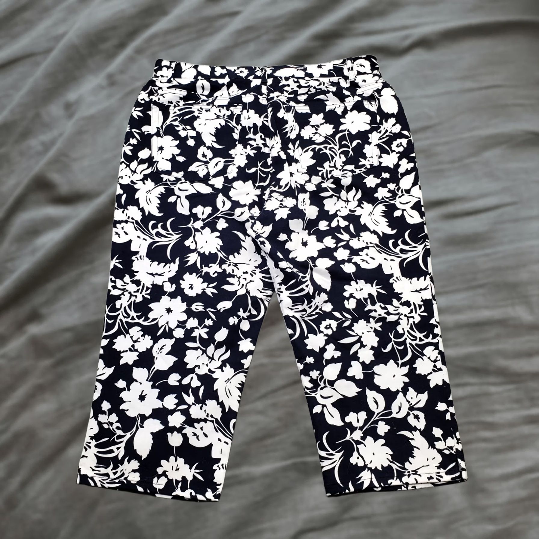 Chaps Chaps Cropped Pants Womens 12P Multicolor Floral Outdoor Low Waist Straight Leg Womens 12P Multicolor Floral Outdoor Low Waist Straight Leg Size 34" / US 12 / IT 48 - 1 Thumbnail