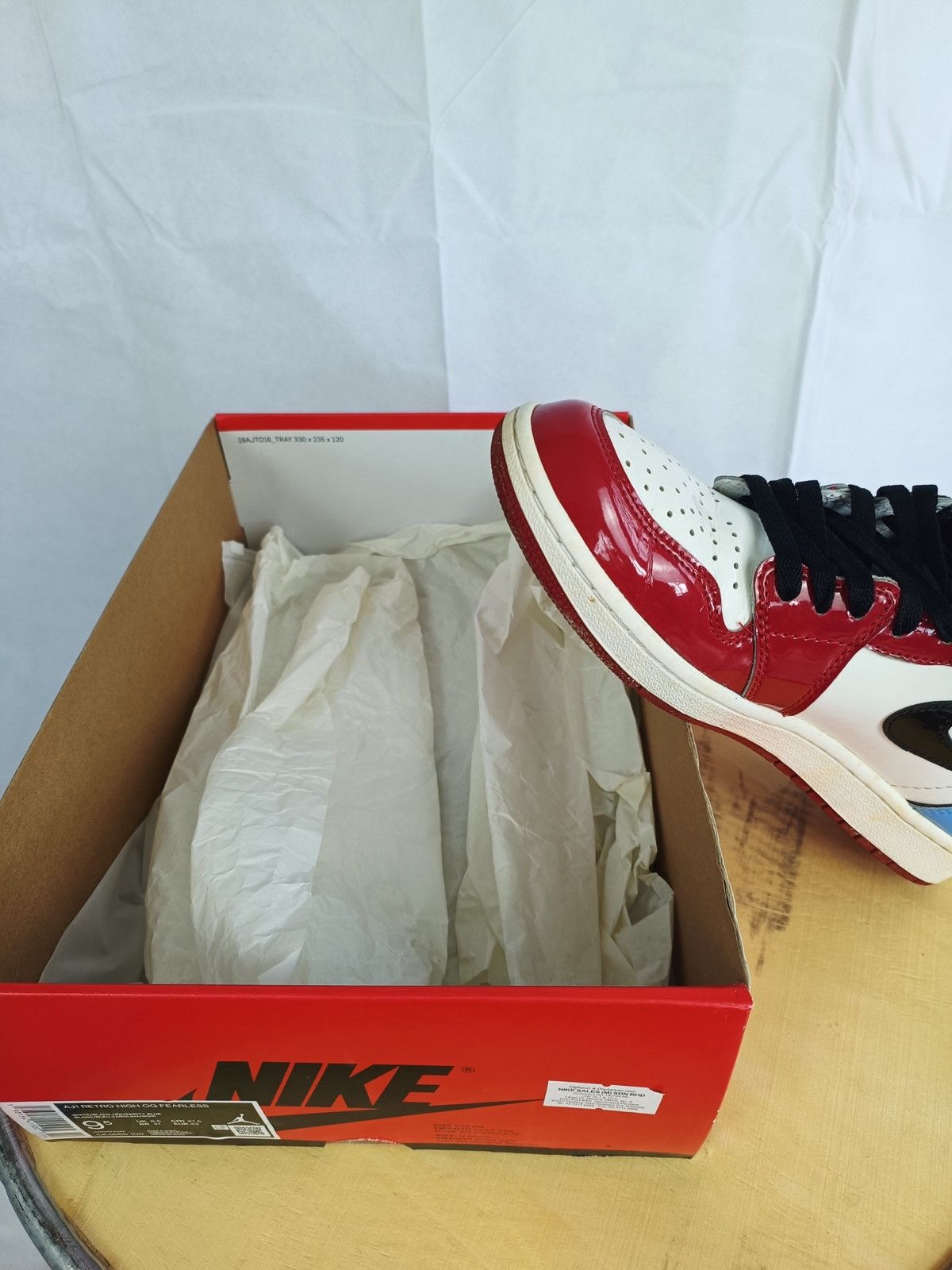 Nike 2019 Size UK 8.5 AJ1 Retro High OG Fearless Size US 9.5 / EU 42-43 - 4 Thumbnail