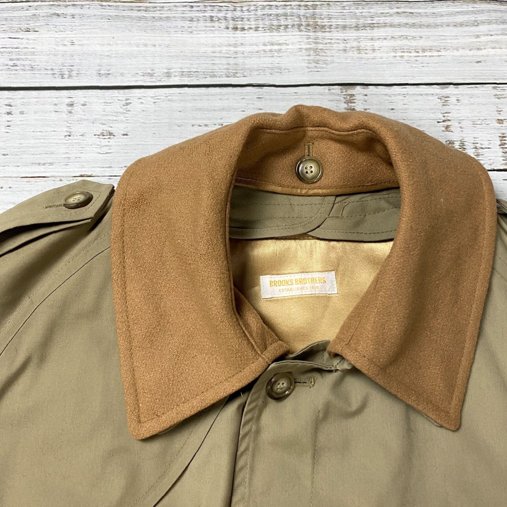 Brooks Brothers VINTAGE Brooks Brothers Trench Coat Wool Lining Removable Collar Beige 40R Mens Long Coat Size US XXS / EU 40 - 6 Thumbnail