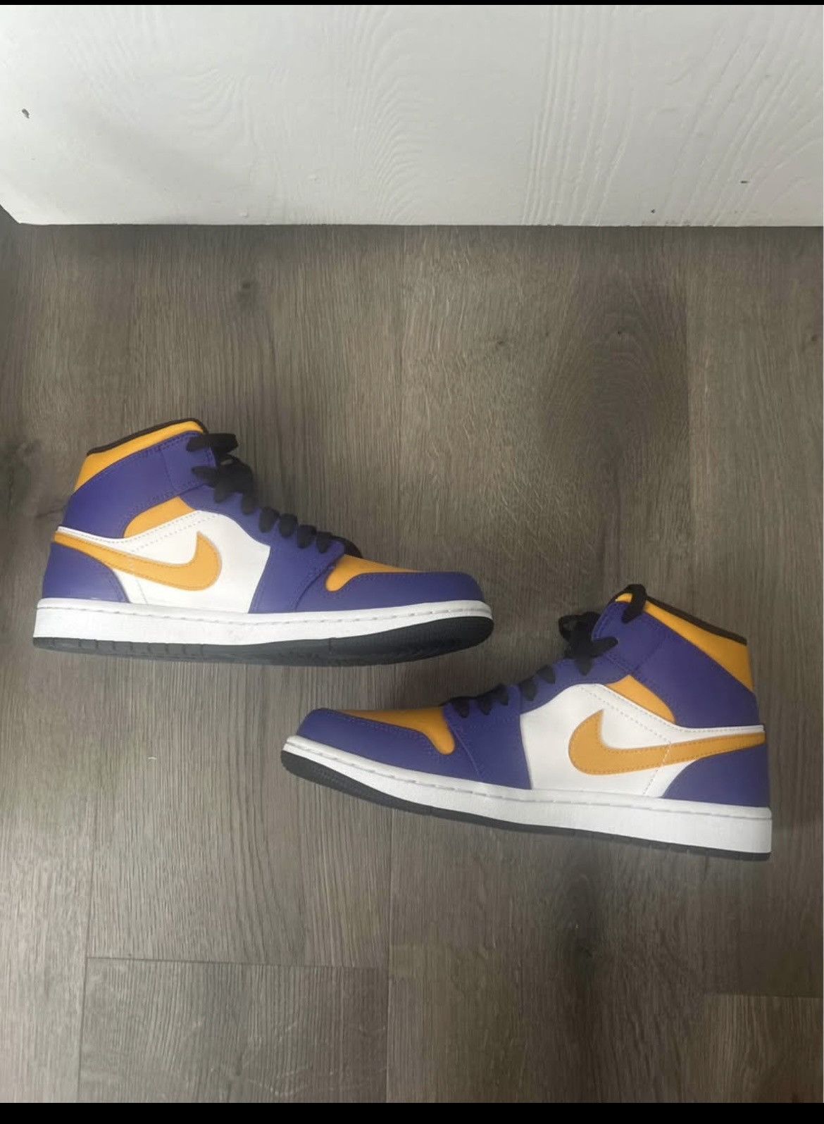 Nike Jordan 1 Mid Lakers- 7.5 Men’s Size US 7.5 / EU 40-41 - 3 Thumbnail