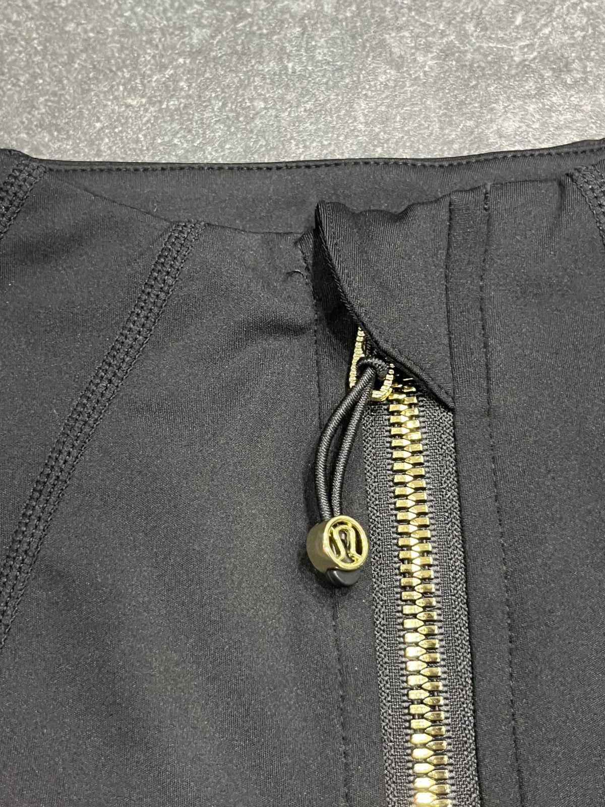 Lululemon Lululemon black gold zipper define jacket pilates girl Size XS / US 0-2 / IT 36-38 - 3 Thumbnail