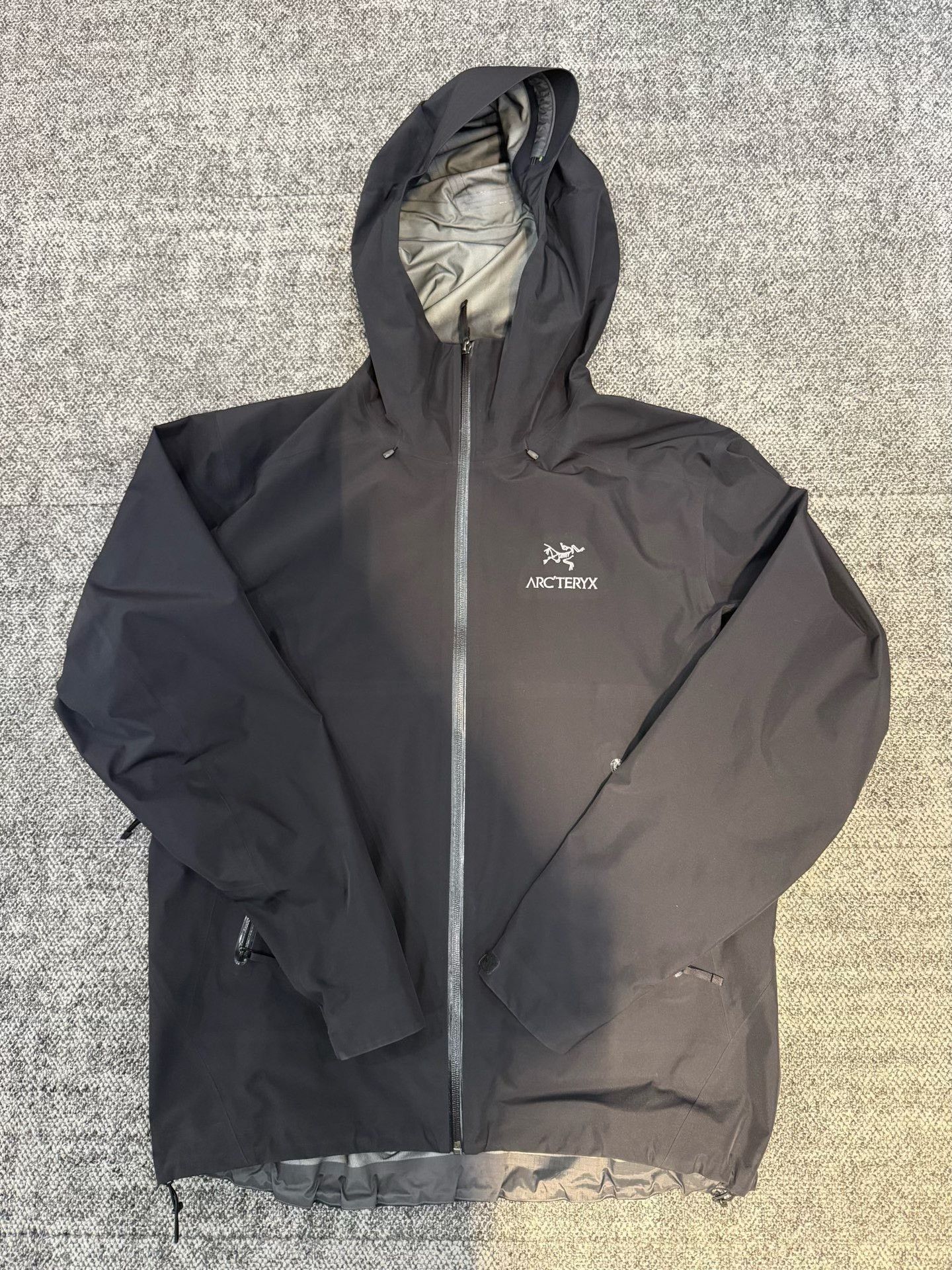 Arc'teryx Men's Black Hooded Jacket L