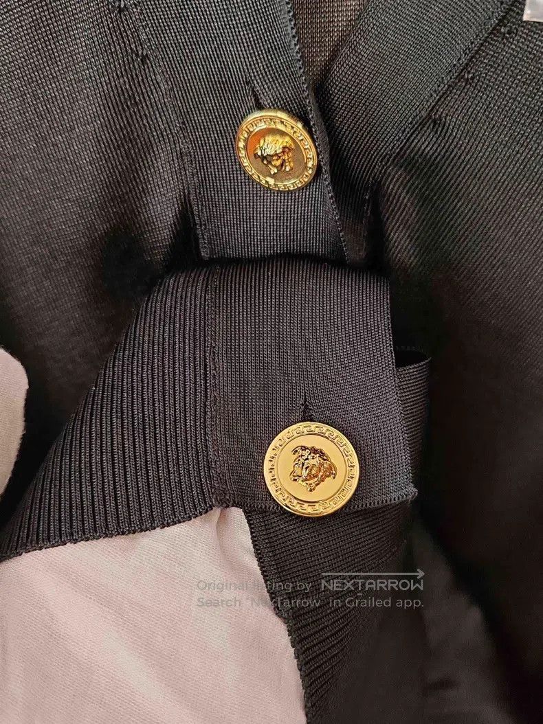 Versace Versace Gold buckle portrait V-neck knit Size M / US 6-8 / IT 42-44 - 6 Thumbnail