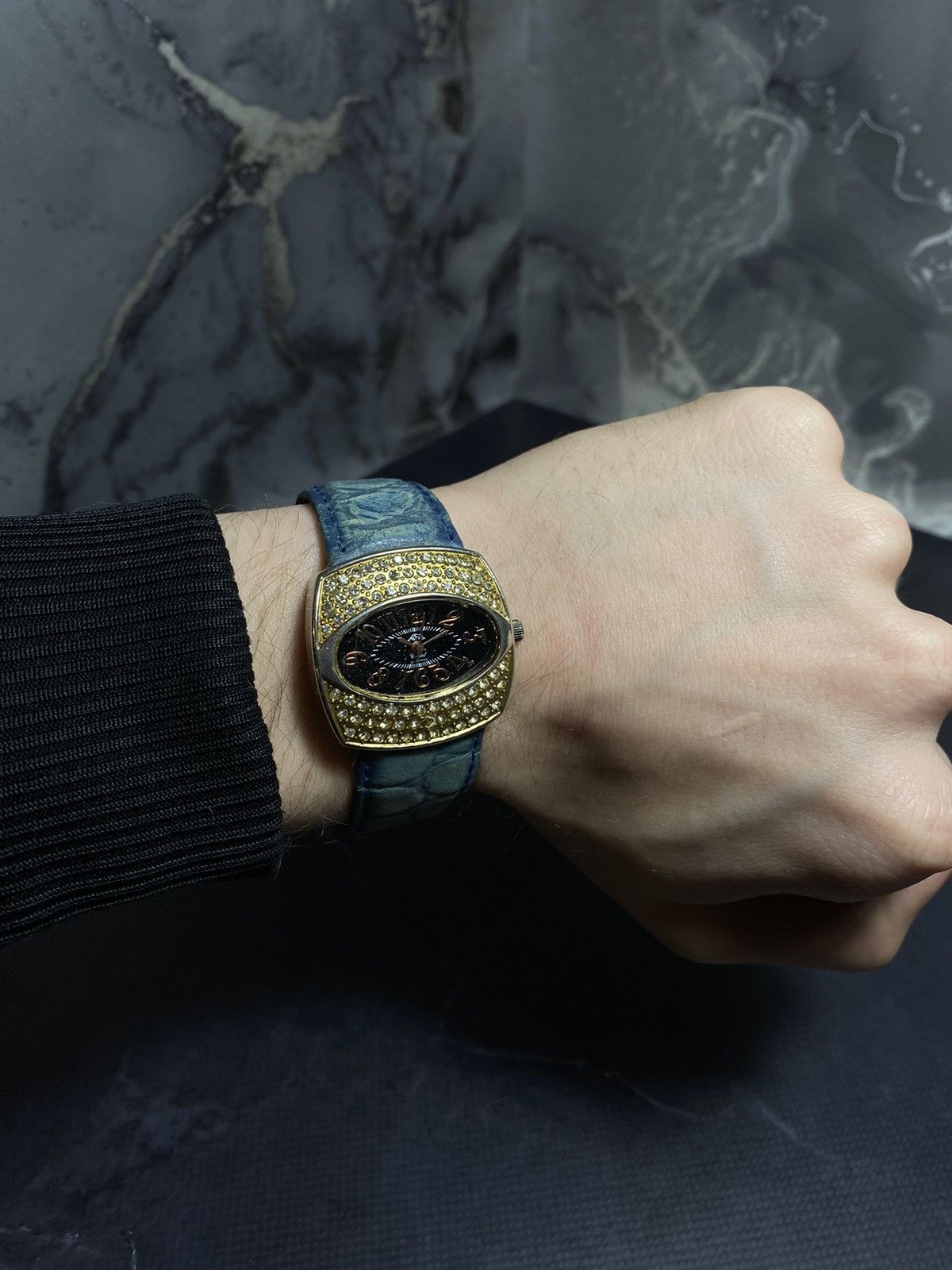 Japanese Brand Luxury Gold Crystal Watch | Vintage Design Size ONE SIZE - 2 Thumbnail