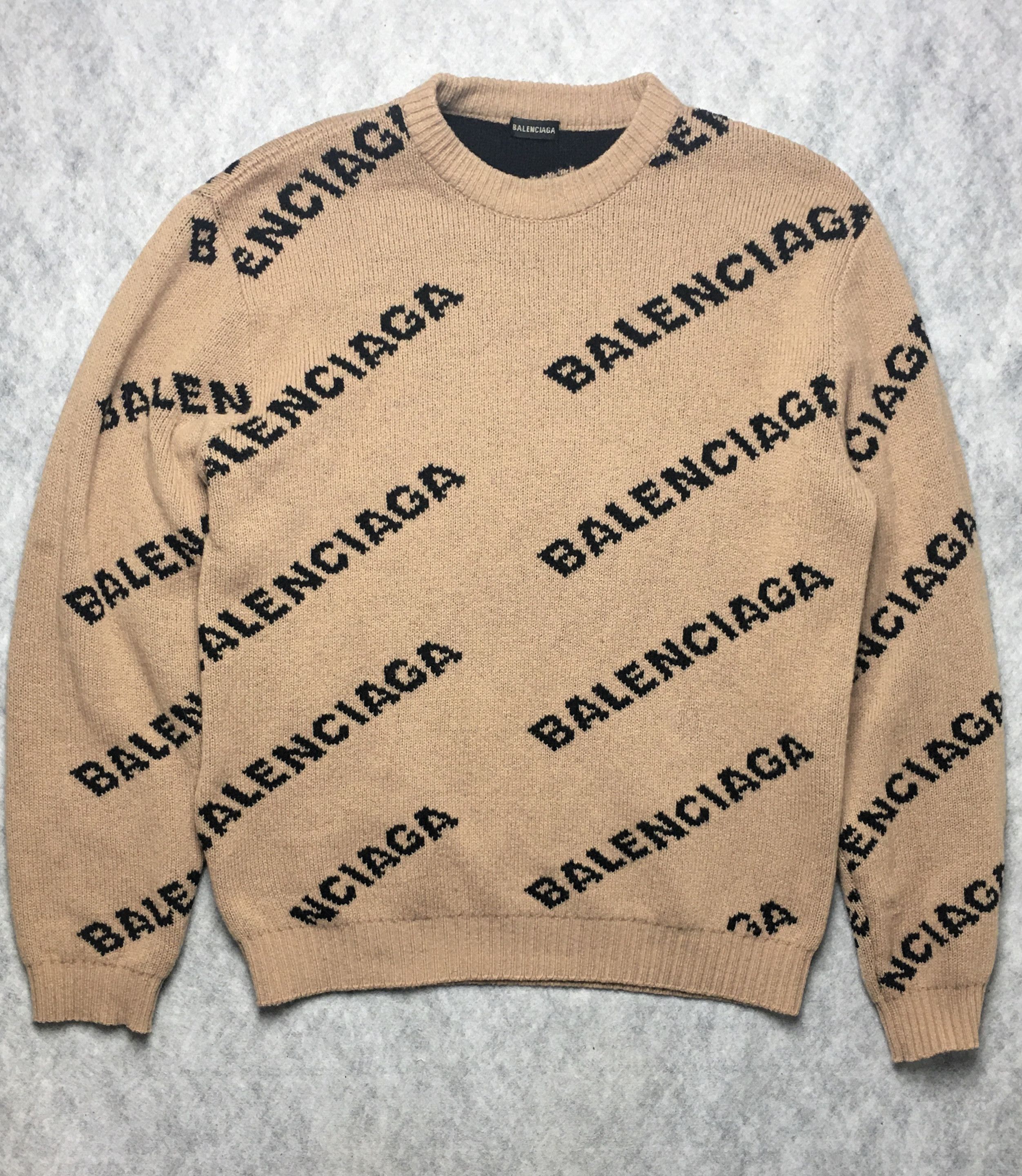 Balenciaga Balenciaga Allover Logo Crewneck Sweater Size L Size US L / EU 52-54 / 3 - 2 Thumbnail