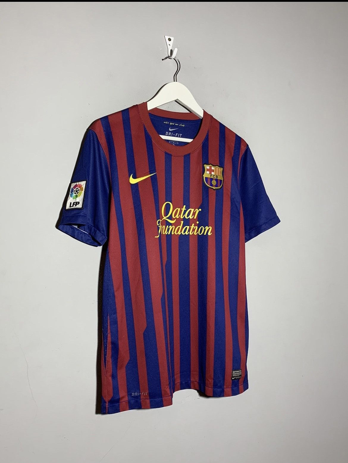 Other F.C Barcelona Nike 2011/12 y2k hype soccer jersey Size US M / EU 48-50 / 2 - 2 Thumbnail