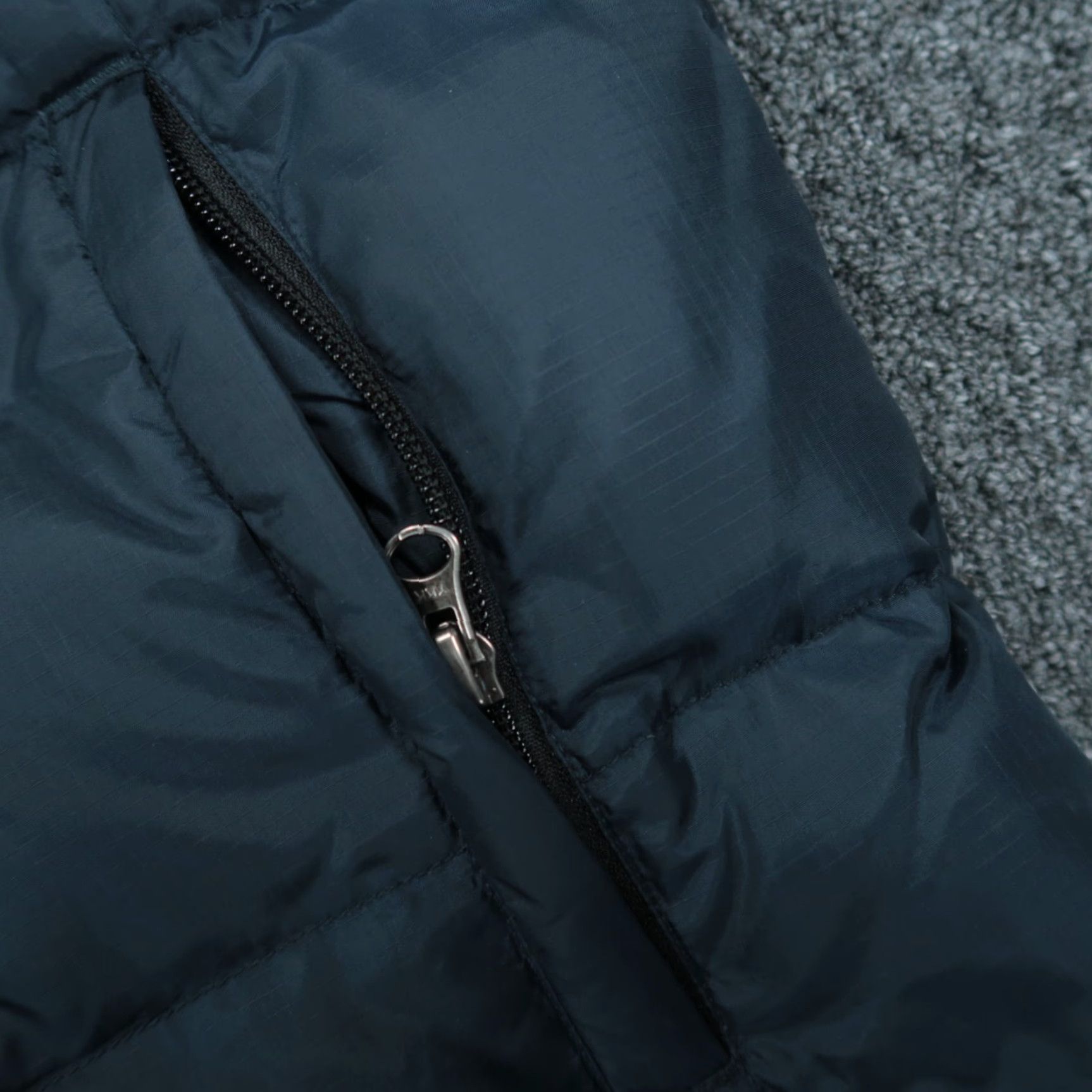 Eddie Bauer VINTAGE Eddie Bauer Vest Mens Large Blue Goose Down Reversible Full Zip Pockets Size US L / EU 52-54 / 3 - 2 Thumbnail