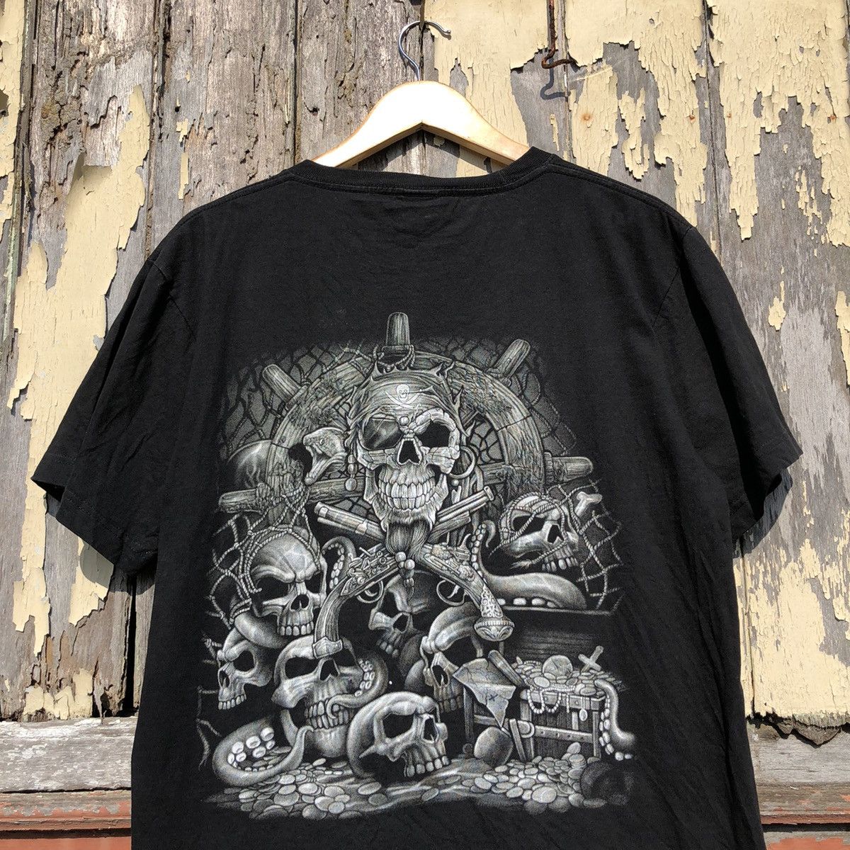 Vintage Vintage y2k Pirates Skulls Tshirt Size US L / EU 52-54 / 3 - 8 Thumbnail