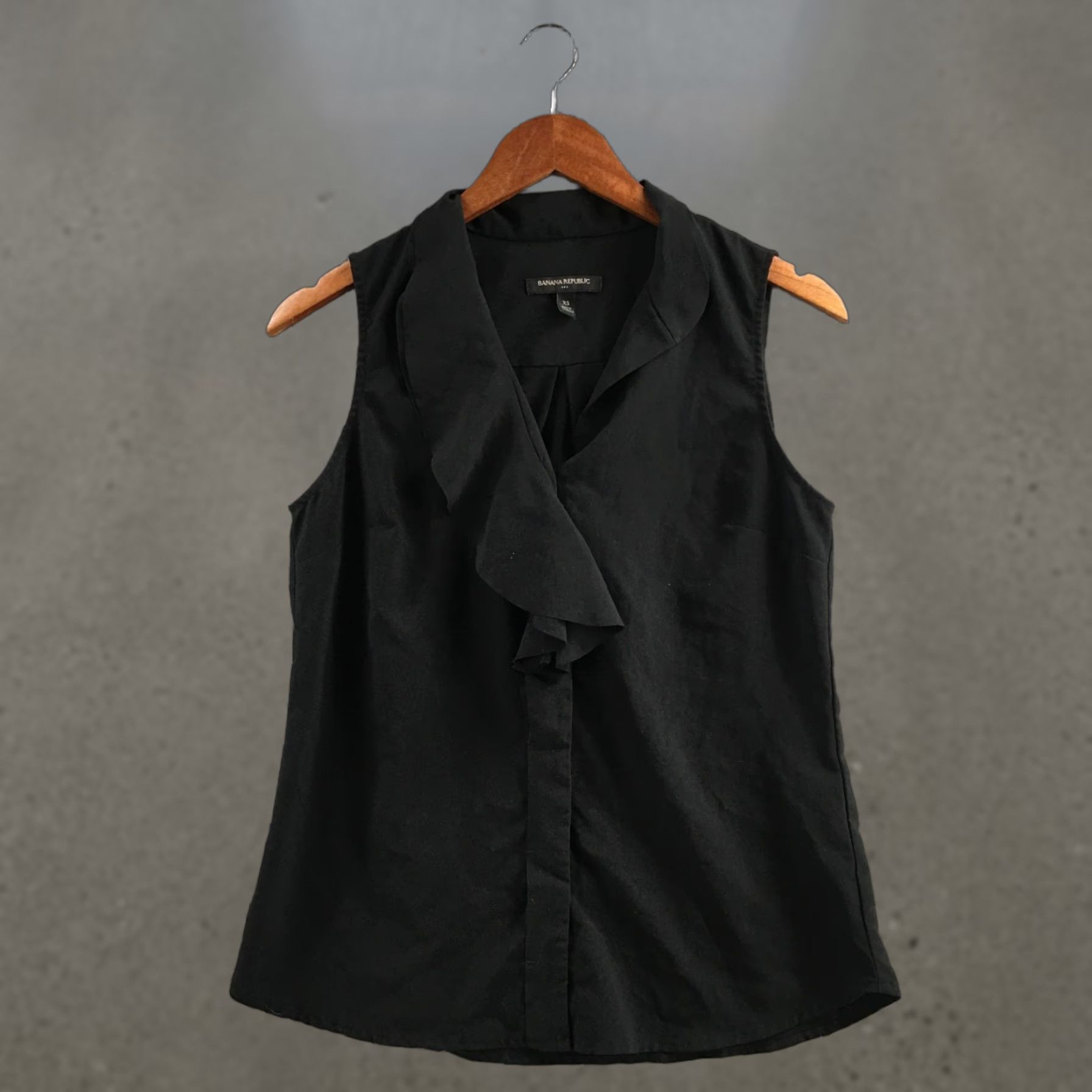 Banana Republic Banana Republic Blouse Womens XS Black Sleeveless Ruffle V Neck Lightweight Top Size XS / US 0-2 / IT 36-38 - 1 Thumbnail