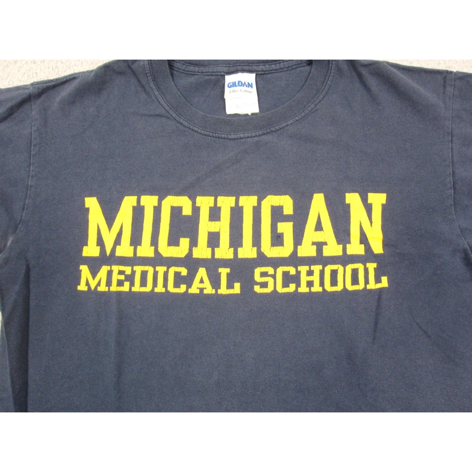 Gildan VINTAGE University of Michigan Mens Shirt Small Blue Gildan Crew Neck Short Sleeve 90s USA Wolverines Shirt Mens Blue University 90s Size US S / EU 44-46 / 1 - 2 Thumbnail