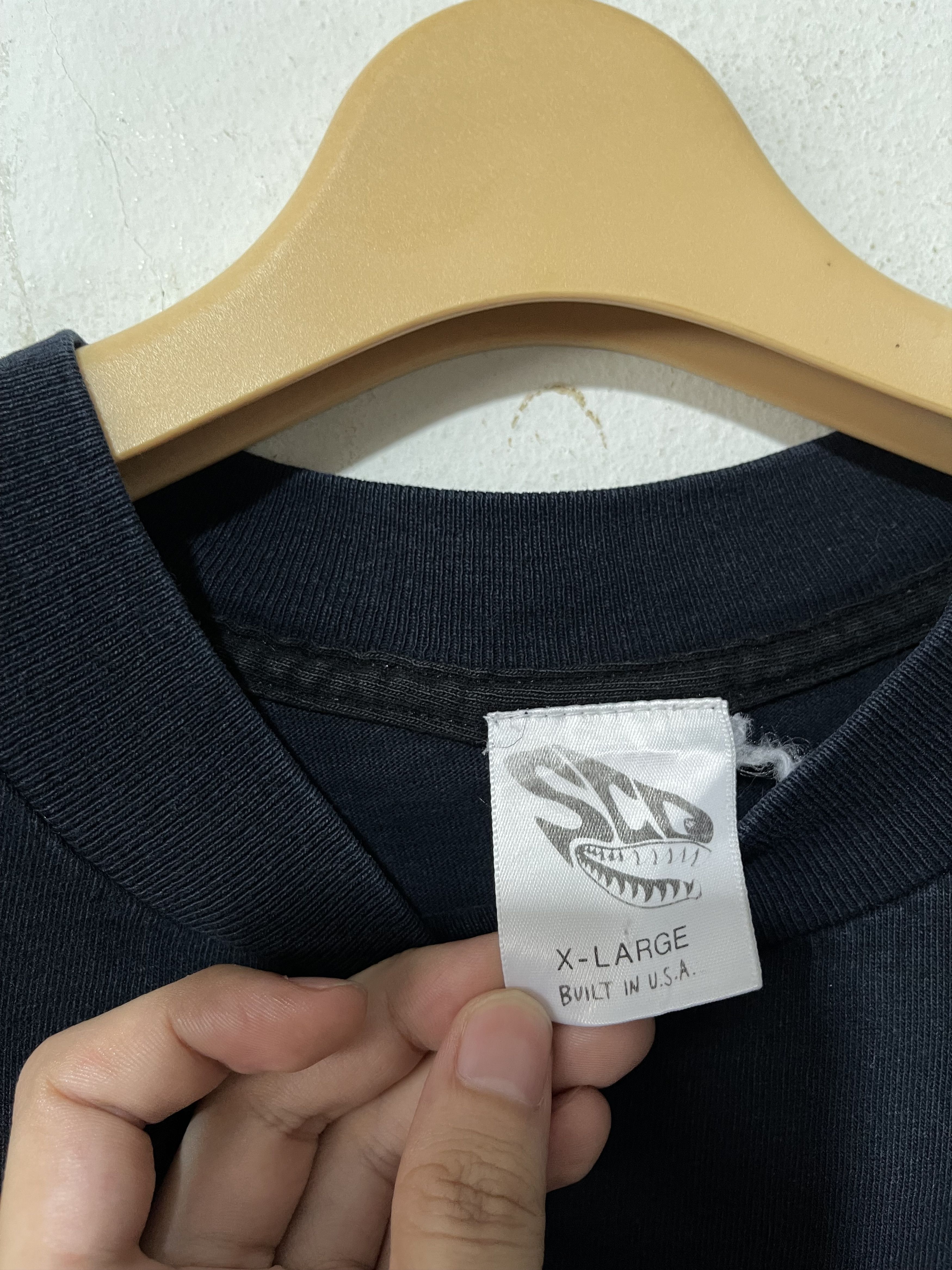 Arts & Science × Vintage Vintage 90s Shark Shrit Size US XL / EU 56 / 4 - 7 Thumbnail