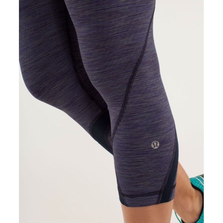Lululemon Lululemon Run: Inspire Crop IIWee Are From Space Deep Indigo Size 27" / US 4 / IT 40 - 6 Thumbnail