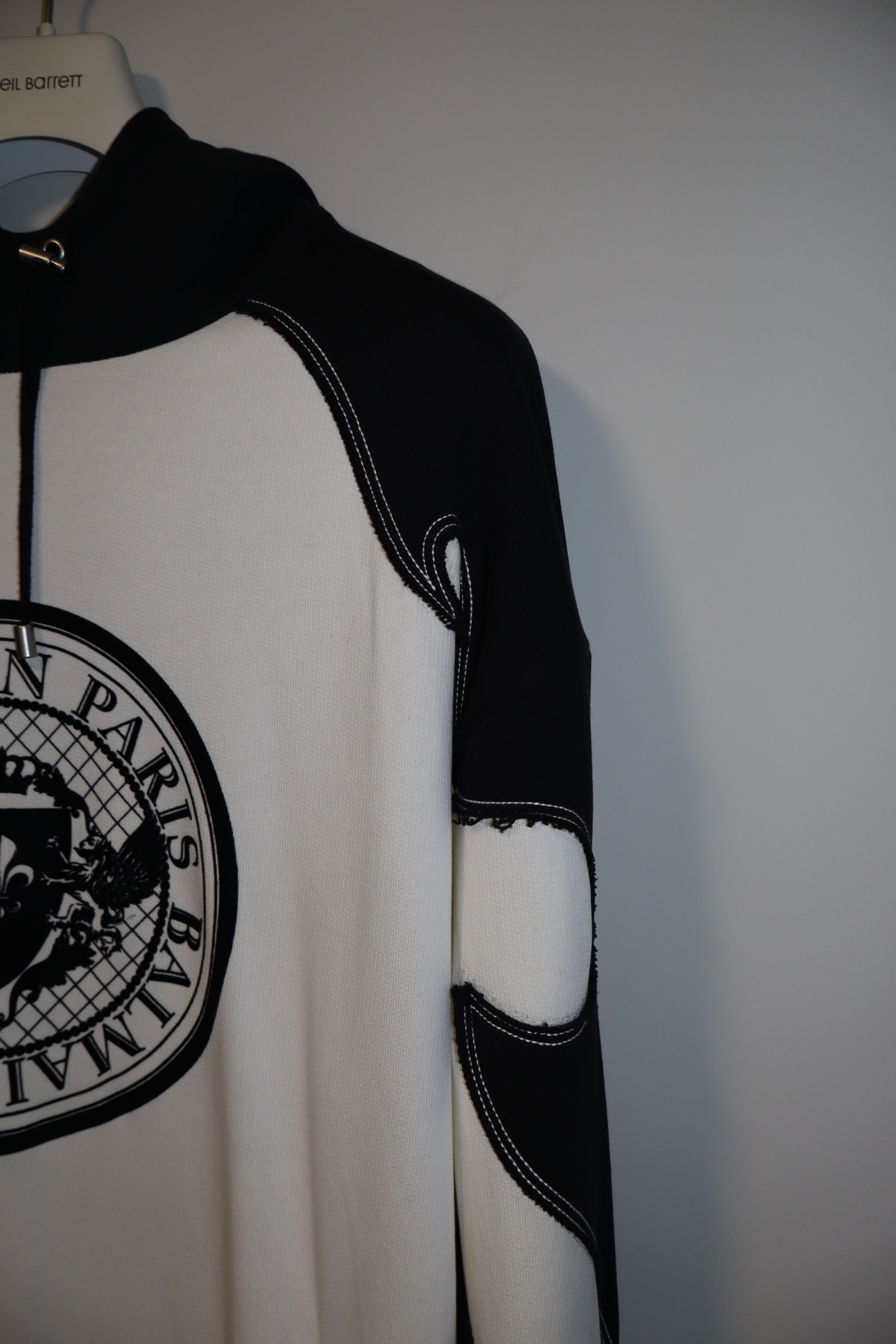 Balmain Baroque logo print hoodie Size US XXL / EU 58 / 5 - 2 Thumbnail