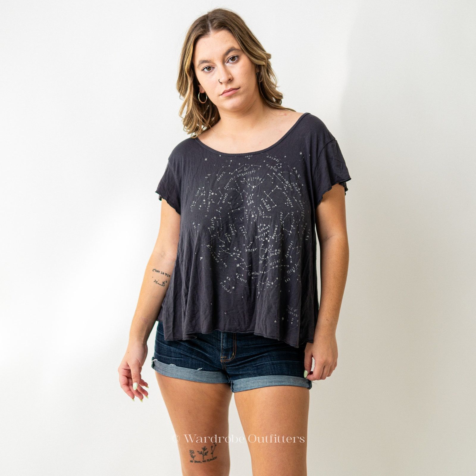 American Eagle Outfitters AEO Space Zodiac Star Chart Grey Tee Shirt Size L / US 10 / IT 46 - 2 Thumbnail