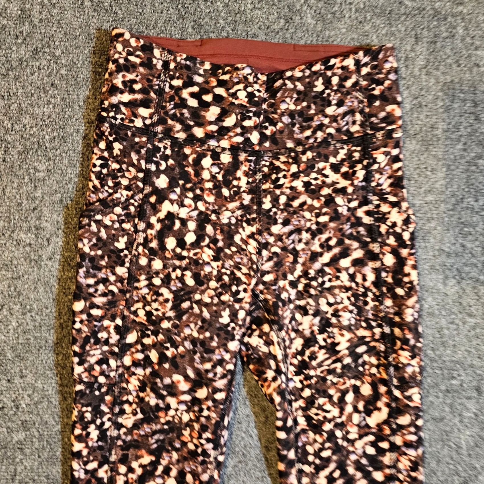 Lululemon Lululemon Pants Womens 4 Brown Invigorate Cropped Capri Stretch Compression Dots Geometric Pattern Cropped Stretchy Activewear 4 Women Mens Size 27" / US 4 / IT 40 - 2 Thumbnail