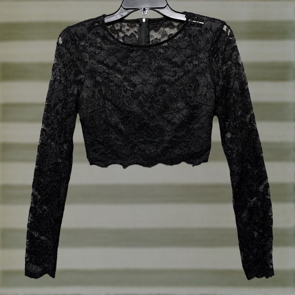 Vintage No Boundaries B Smart Misses Cropped Lace Top Size 3 Black Lined Zipper Hand Wash Stretch Blouse Teens Petite Long Sleeve Round Neck Womens Size XS / US 0-2 / IT 36-38 - 1 Thumbnail