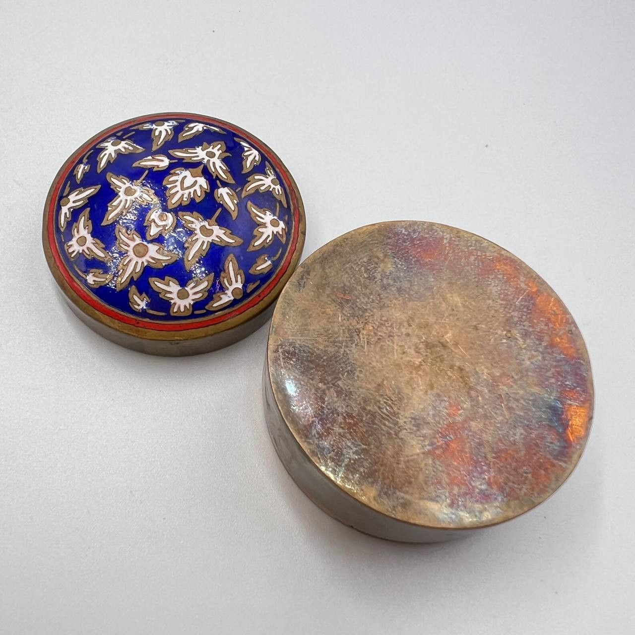 Vintage Vintage Hot Enamel Jewelry Trinket Pillbox Ornate Brass Box Size ONE SIZE - 8 Thumbnail