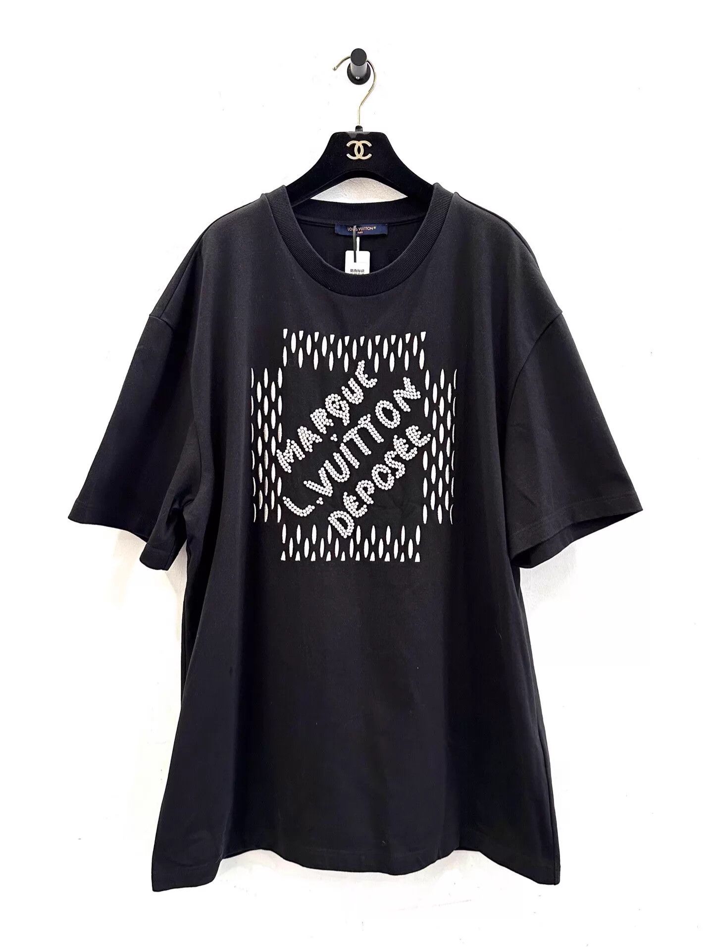 Louis Vuitton Louis Vuitton Pharrell x Pearl Logo Black Men's Tee 4L Size US XXL / EU 58 / 5 - 1 Thumbnail