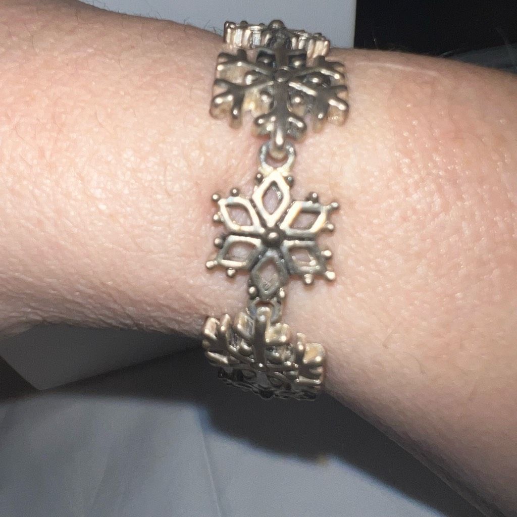 Vintage Vintage Silver Tone Snowflake Magnetic closure Wreath Charm Size ONE SIZE - 4 Thumbnail