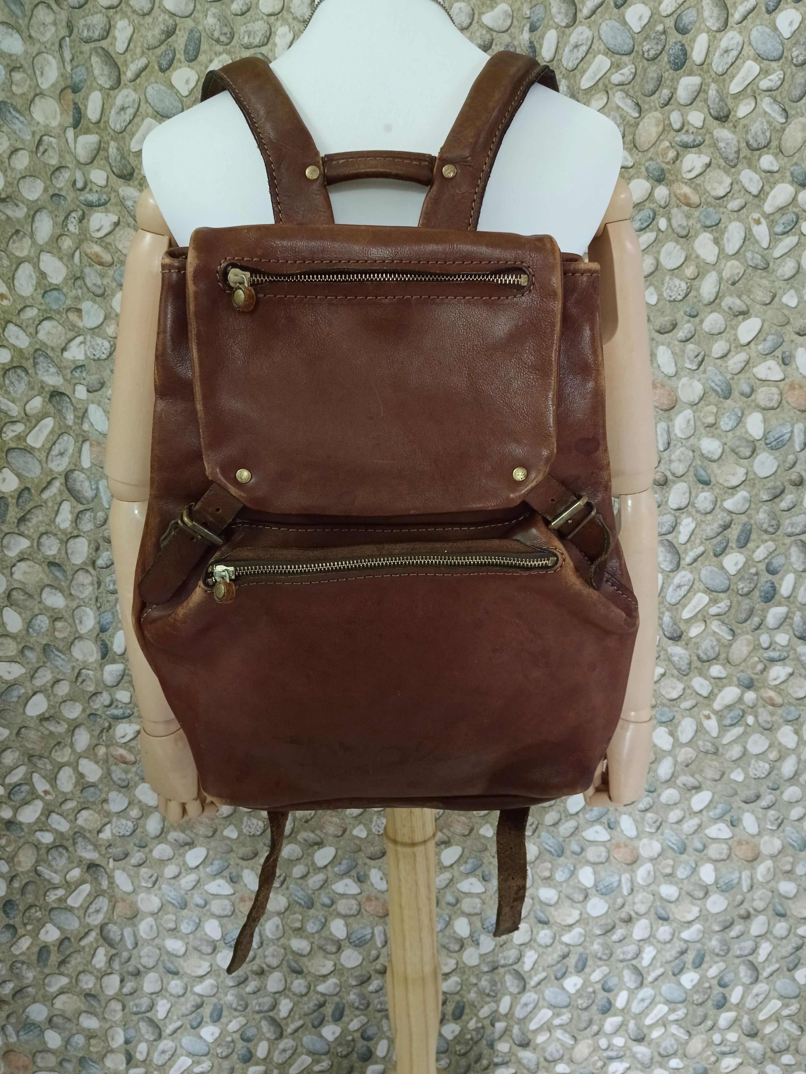 Leather HERZ PATINS LEATHER R-135 Star Backpack" dalam tajuk. Size ONE SIZE - 1 Thumbnail