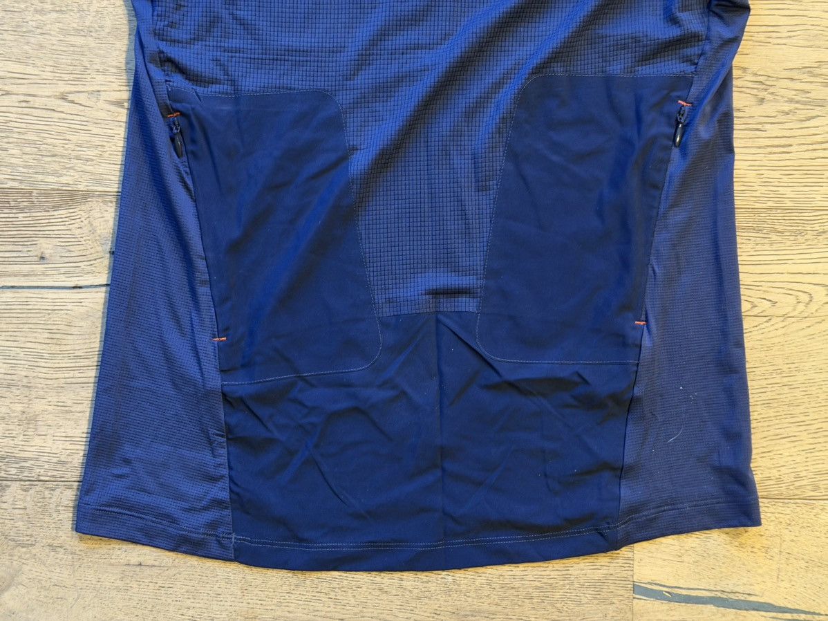 SOAR Running SOAR Running “Threshold” Short Sleeve Navy (S) – New w/ Tags Size US S / EU 44-46 / 1 - 7 Thumbnail