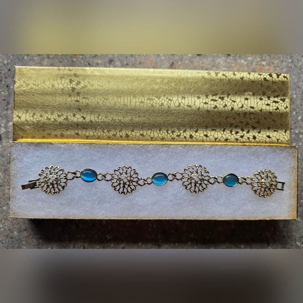 Other Vintage Elegant Gold and Blue Bracelet Size ONE SIZE - 1 Thumbnail