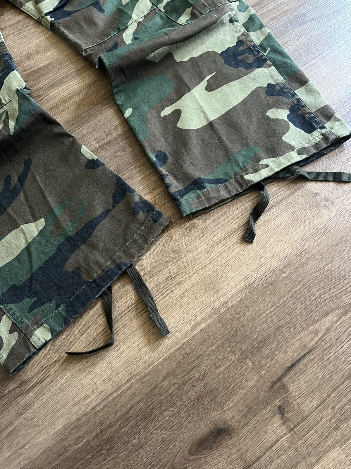 The GV Gallery The GV Gallery Raspberry Hills Camo Cargo Pants Size Medium Size US 32 / EU 48 - 5 Thumbnail