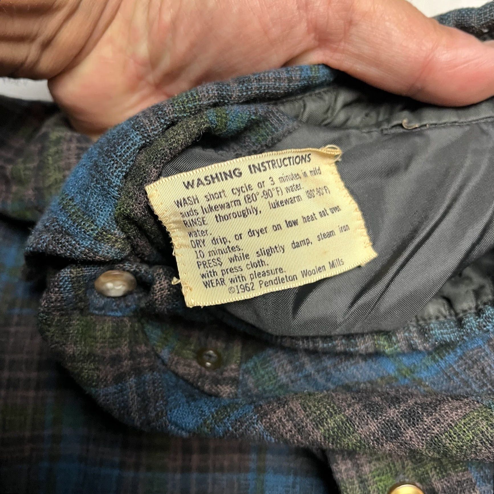 Pendleton VINTAGE Pendleton Wool Flannel Button-Down Shirt 40 Blue Men 60s Button-Up Long Sleeve Regular Sized Shirts Size US L / EU 52-54 / 3 - 4 Thumbnail
