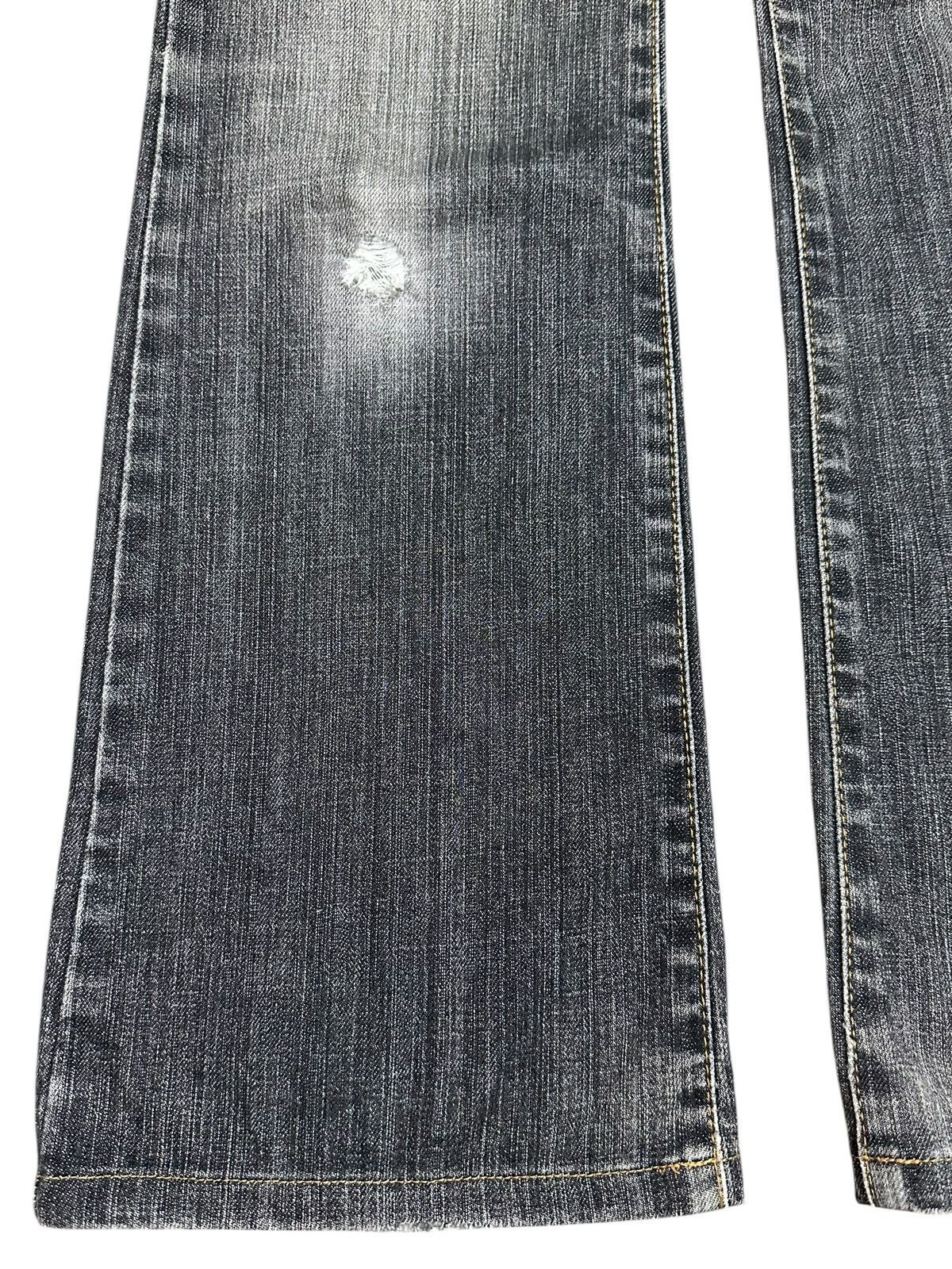 Uniqlo Vintage Japanese Uniqlo Faded Wash Distress Bootcut Jeans Size 27" / US 4 / IT 40 - 7 Thumbnail