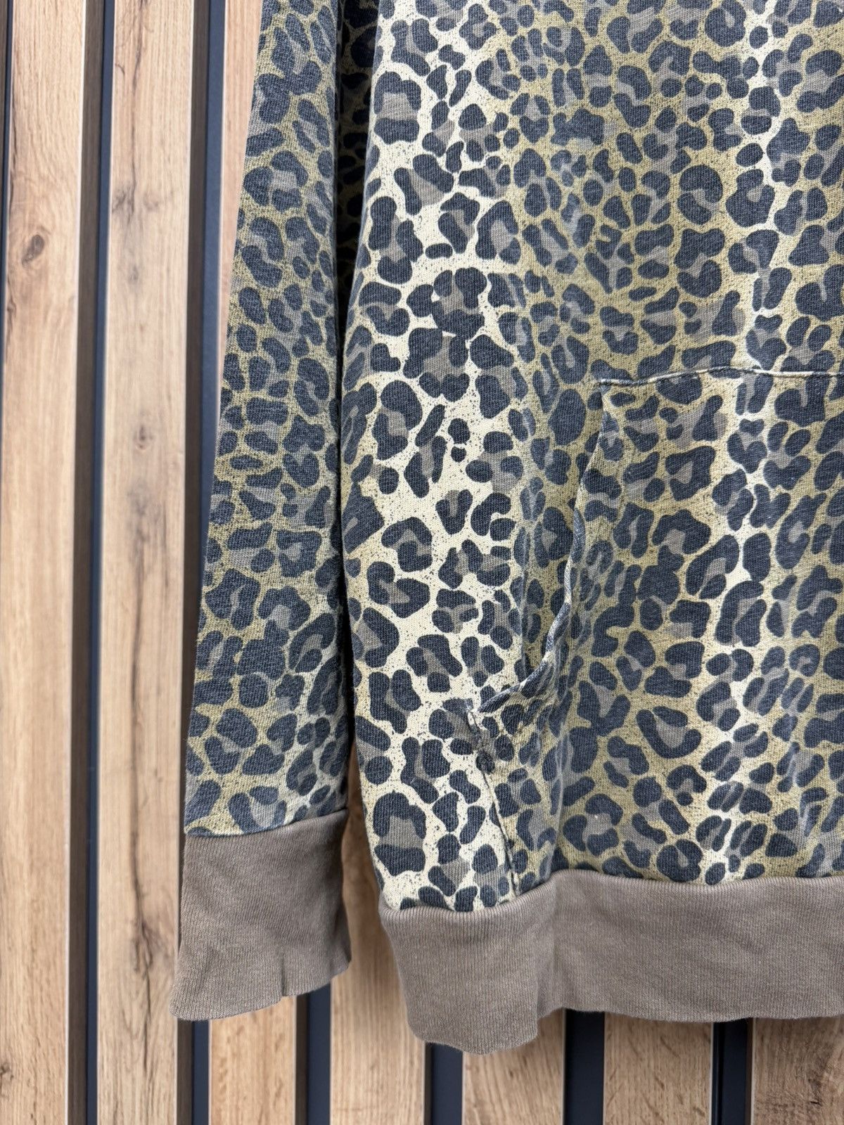Supreme Supreme Leopard Print Hoodie Pullover Size L Size US L / EU 52-54 / 3 - 3 Thumbnail