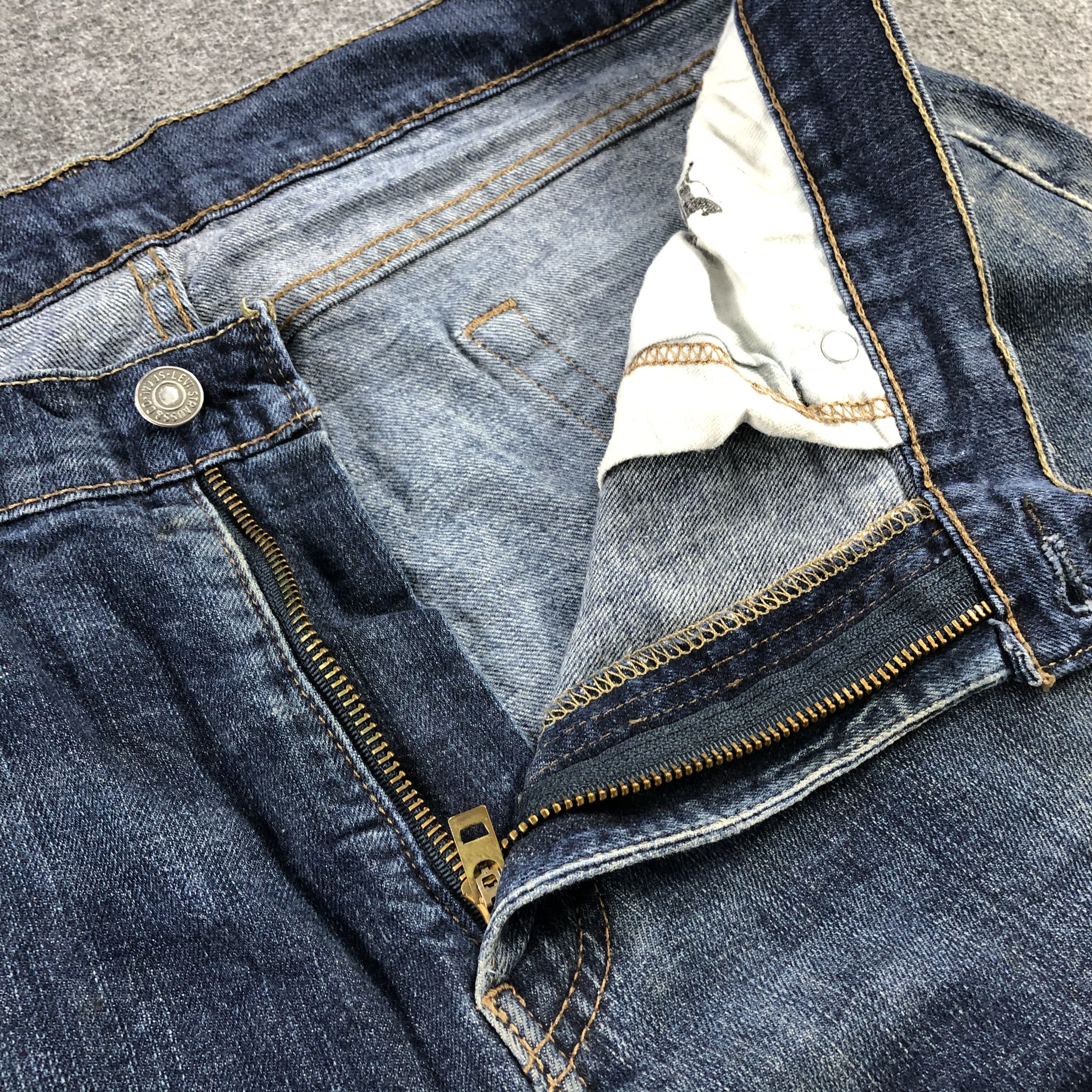 Levi's Vintage Blue Wash Levis 514 Jeans-J2192 Size US 37 - 12 Thumbnail