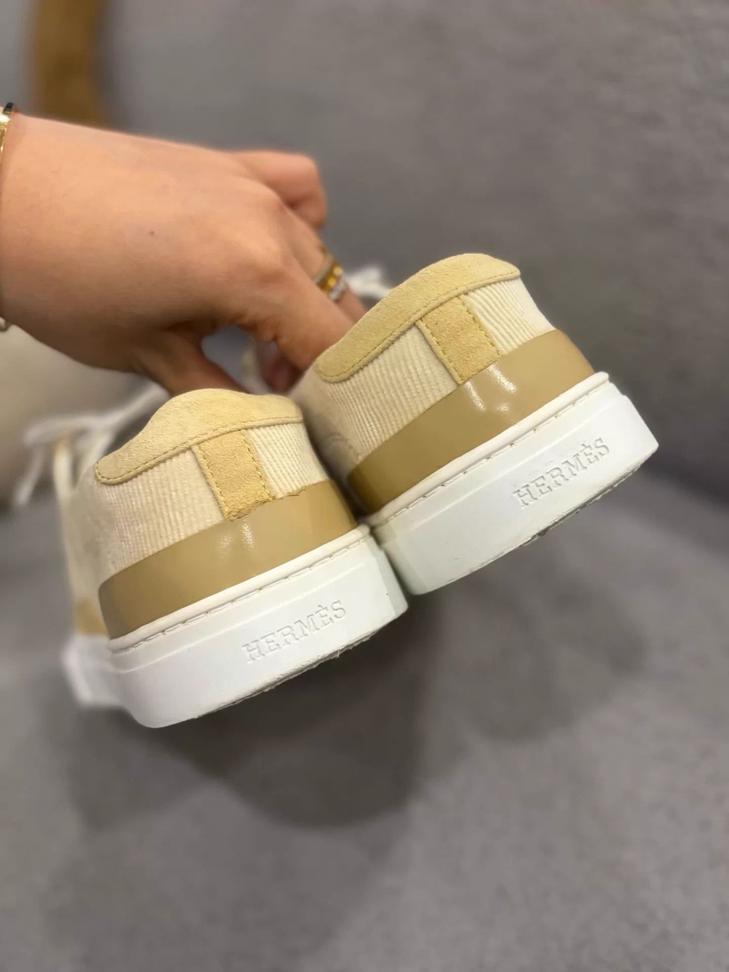 Hermes Hermes Women's Cream Classic Sneaker 99 New 38 EU Size US 7.5 / IT 37.5 - 2 Thumbnail