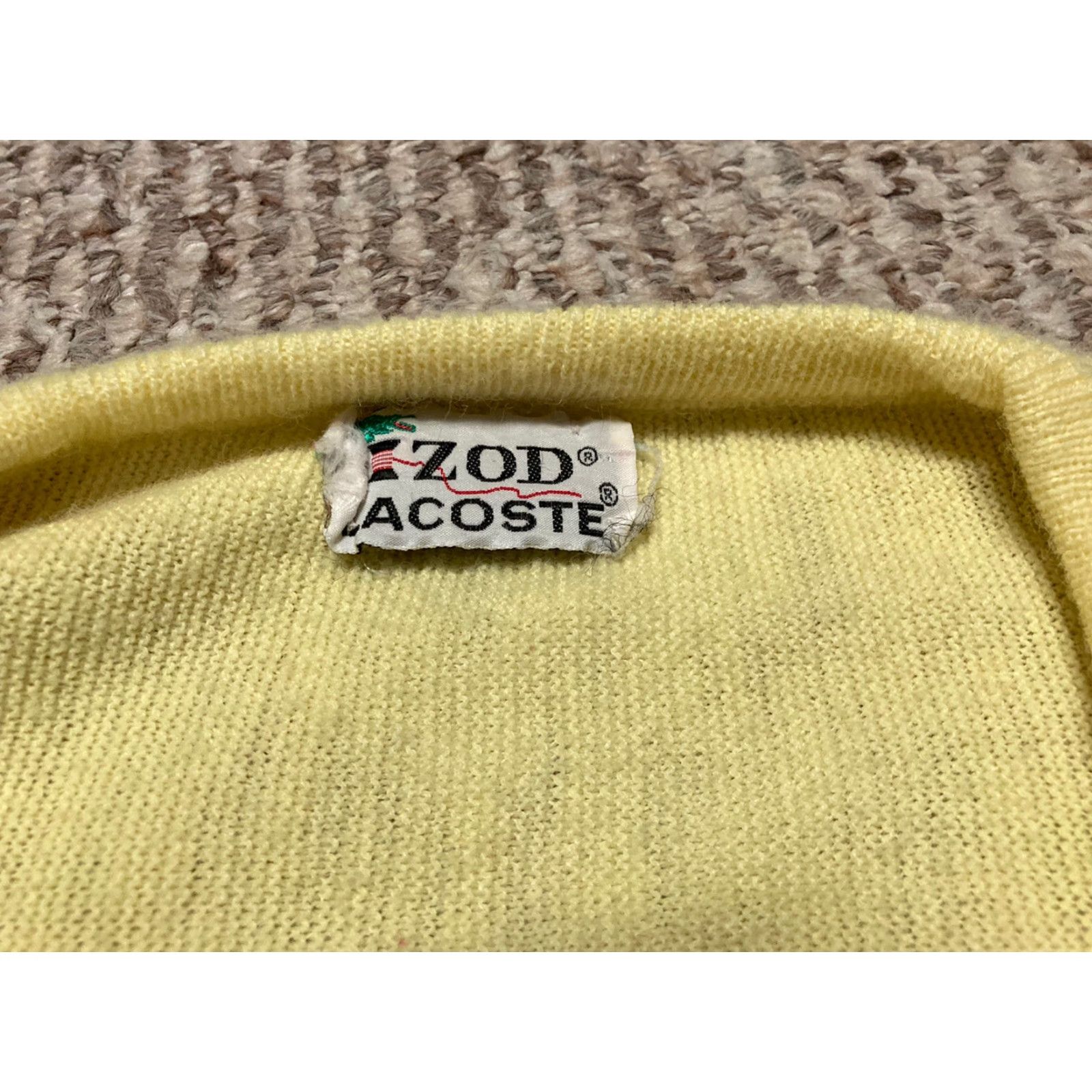 Lacoste VINTAGE Lacoste Mens Yellow Crew Neck Sweater L Retro M/L Stains Size US L / EU 52-54 / 3 - 4 Thumbnail