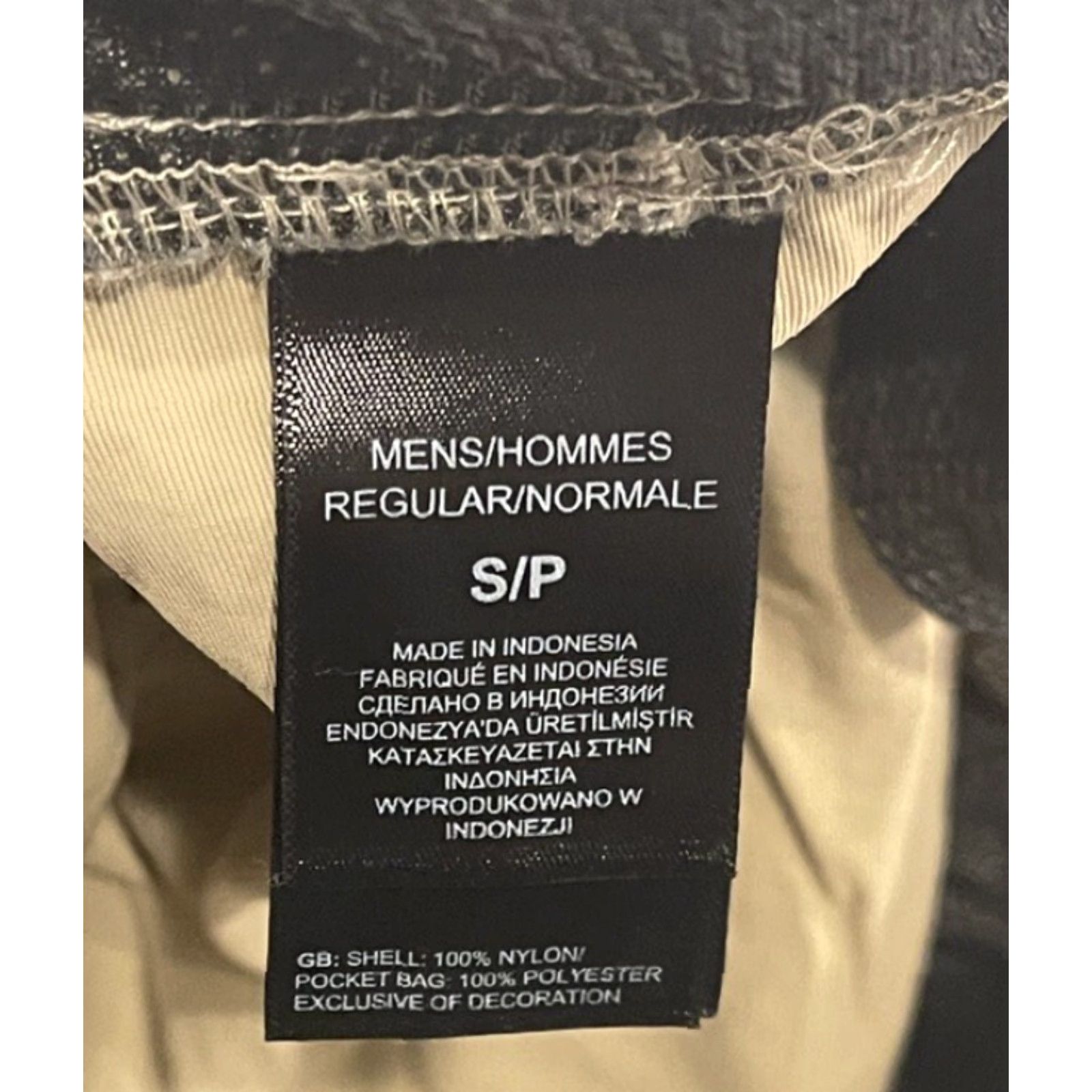 The North Face VINTAGE The North Face Men's Cargo Shorts 29 Inch Waist Tan Microfiber 9 Inch Inseam Outdoor Travel Size US 29 - 7 Thumbnail
