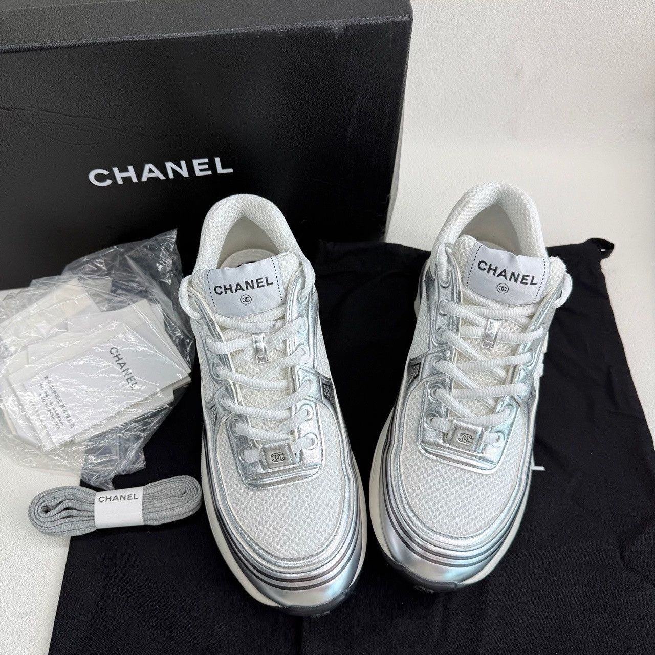 Chanel Chanel Casual White Lowtop Sneakers us_8-5 Women Size US 8.5 / IT 38.5 - 1 Thumbnail