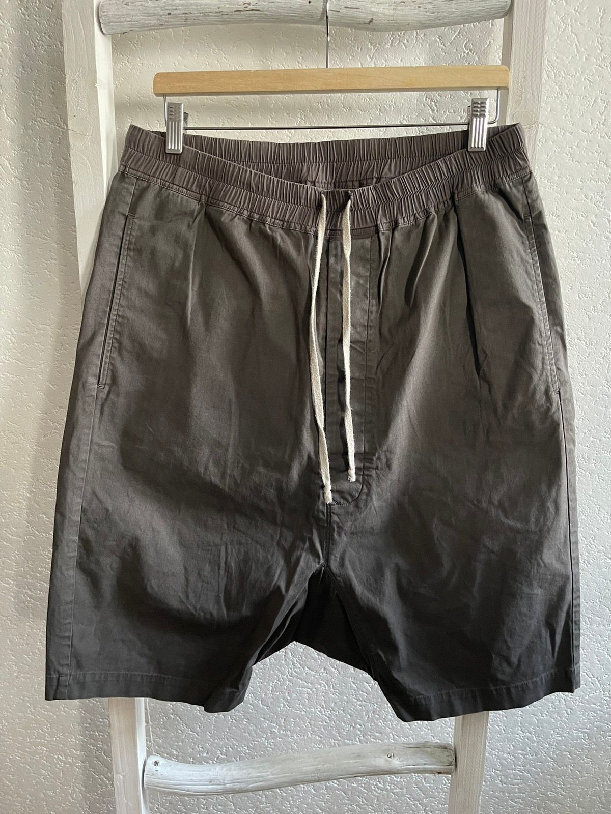 Pre-owned Rick Owens Pod Shorts In Dark Dust